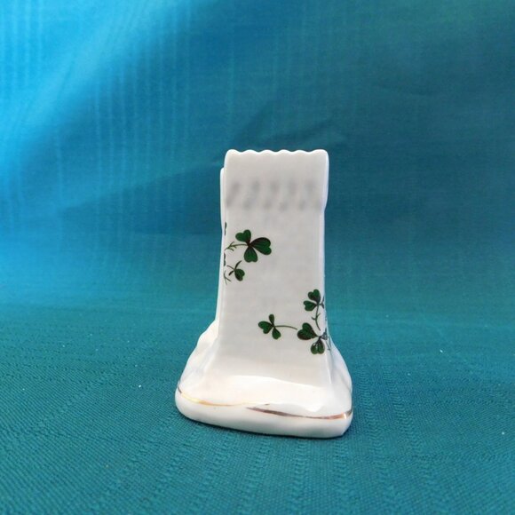 (Sold) Carrigaline Shamrock figural salt and pepper set near mint condition - Picture 4 of 8